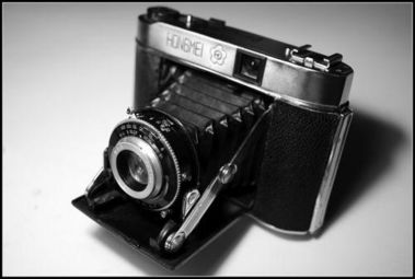 用臺燈簡單布光，在家為古董相機拍出專業寫真 提升銷售與技術服務的實用指南